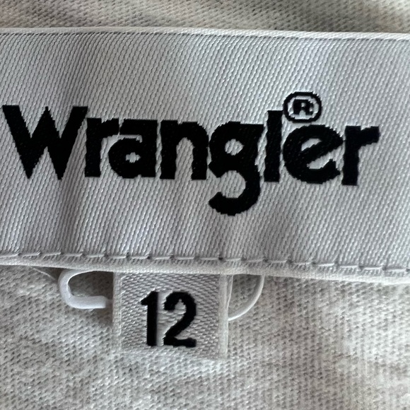 Love the organic fibre feels - a copy of California  70’s surfer gear. - Picture 2 of 5